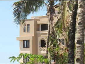 AC, 1 BR, 43 inch Smart TV, Hot shower- LightHouse